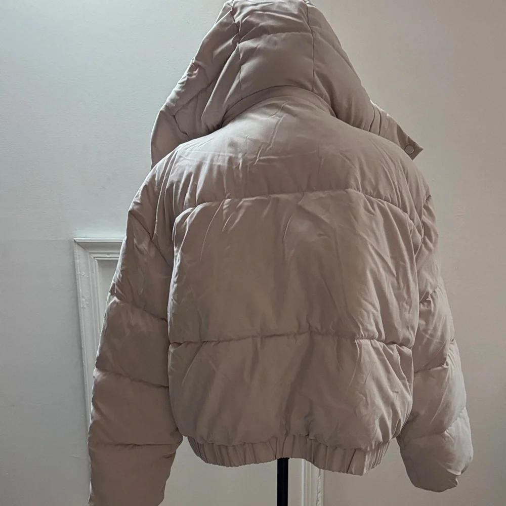 Abercrombie & Fitch Women's Beige Puffer Jacket - Picture 4 of 15